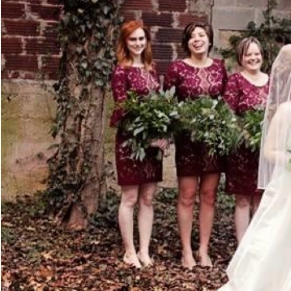 🍷 Danny & Nicole Floral Lace Bodycon Dress 🍷 - Picture 2 of 12